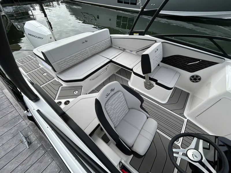 Slide: The Image of Sea Ray SPX 210 Outboard 2026 - 13