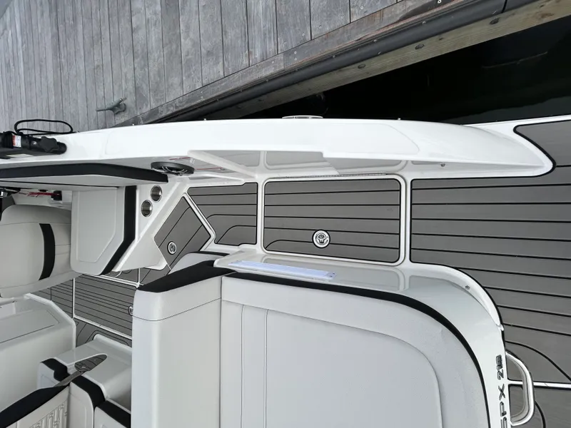Slide: The Image of Sea Ray SPX 210 Outboard 2026 - 18