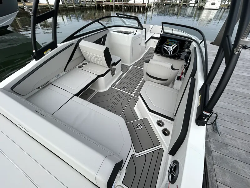 Slide: The Image of Sea Ray SPX 210 Outboard 2026 - 19