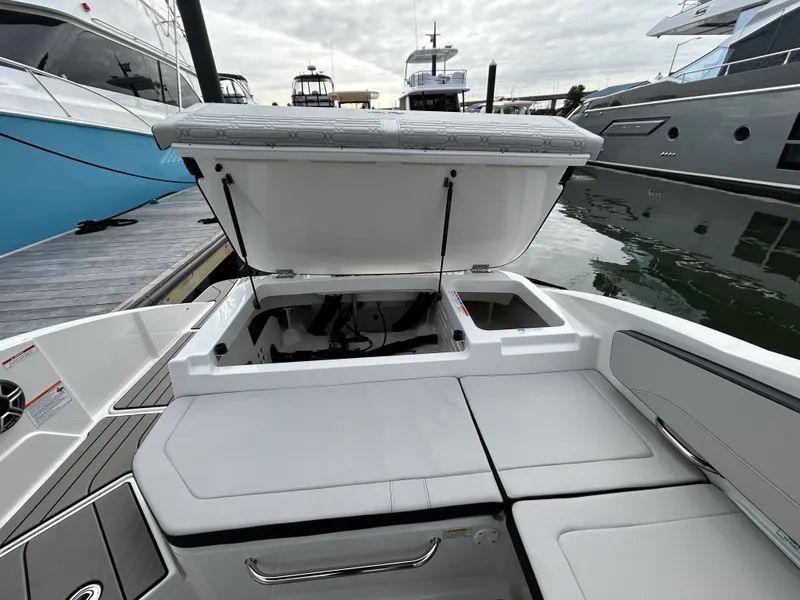Slide: The Image of Sea Ray SPX 210 Outboard 2026 - 20