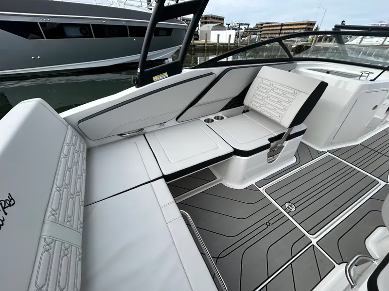 Slide: The Image of Sea Ray SPX 210 Outboard 2026 - 22