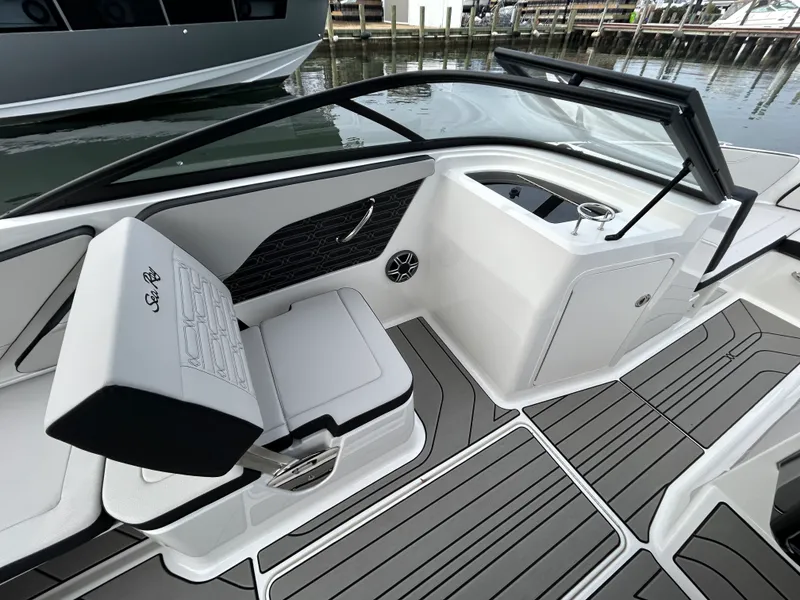 Slide: The Image of Sea Ray SPX 210 Outboard 2026 - 23