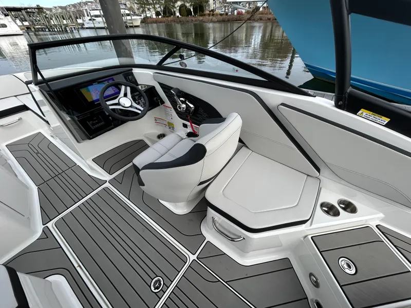 Slide: The Image of Sea Ray SPX 210 Outboard 2026 - 24