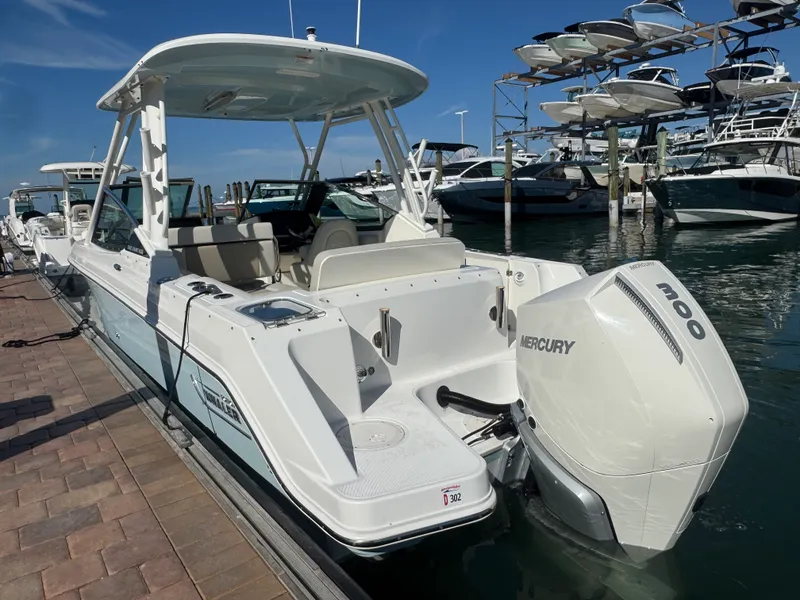 Slide: The Image of Boston Whaler 240 VANTAGE 2022 - 6