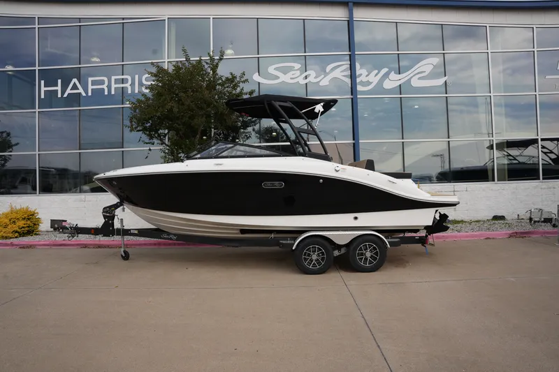 The Image of Sea Ray SPX 210 2026 - 0