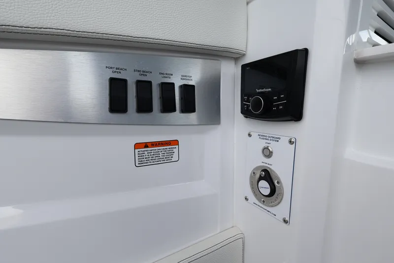 Slide: The Image of Cruisers 42 GLS Outboard 2026 - 18