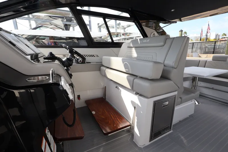 Slide: The Image of Cruisers 42 GLS Outboard 2026 - 21