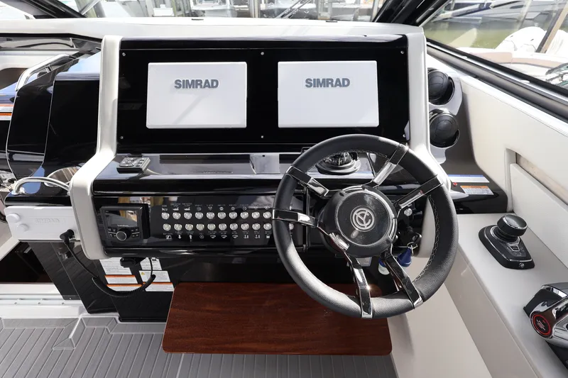 Slide: The Image of Cruisers 42 GLS Outboard 2026 - 24