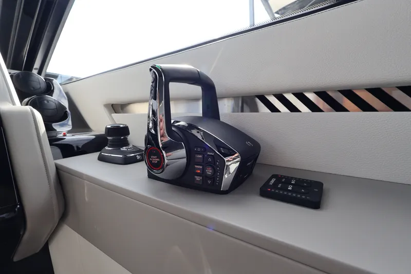 Slide: The Image of Cruisers 42 GLS Outboard 2026 - 25