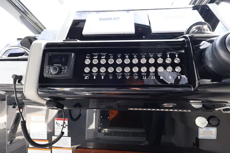 Slide: The Image of Cruisers 42 GLS Outboard 2026 - 26