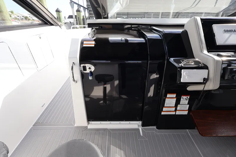 Slide: The Image of Cruisers 42 GLS Outboard 2026 - 27