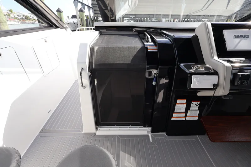 Slide: The Image of Cruisers 42 GLS Outboard 2026 - 28