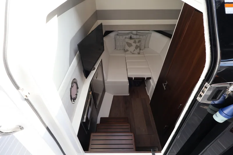 Slide: The Image of Cruisers 42 GLS Outboard 2026 - 30