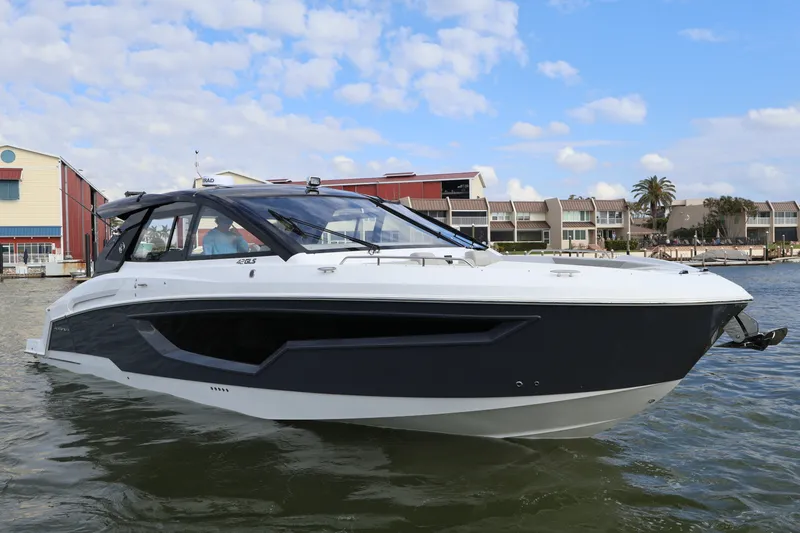 Slide: The Image of Cruisers Yachts 42 GLS Outboard 2026 - 5