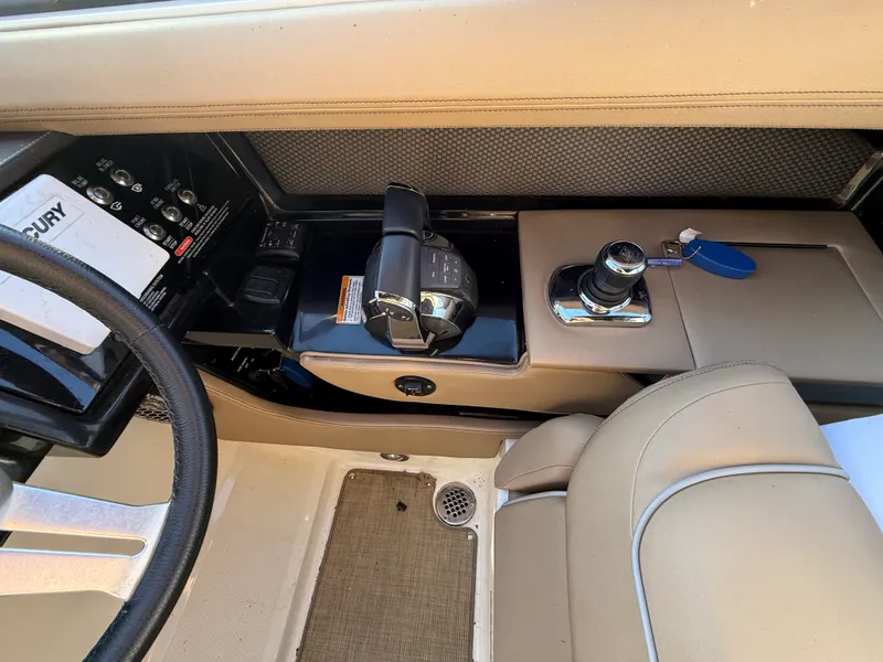 Slide: The Image of Sea Ray 310 SLX 2017 - 15