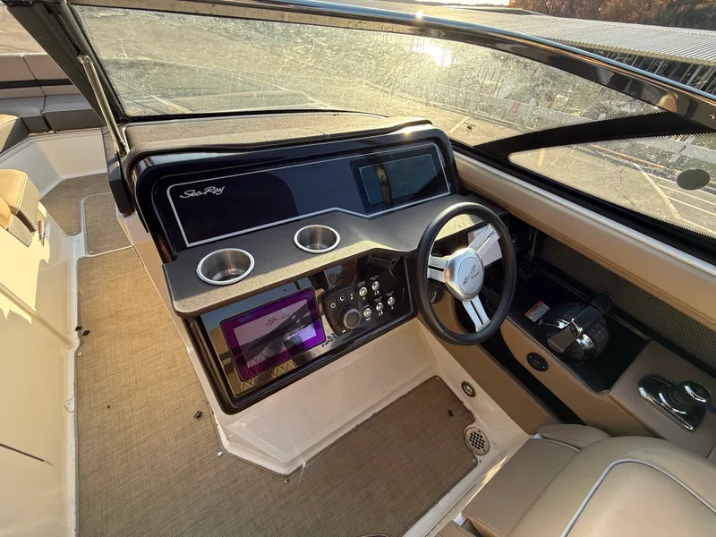 Slide: The Image of Sea Ray 310 SLX 2017 - 17