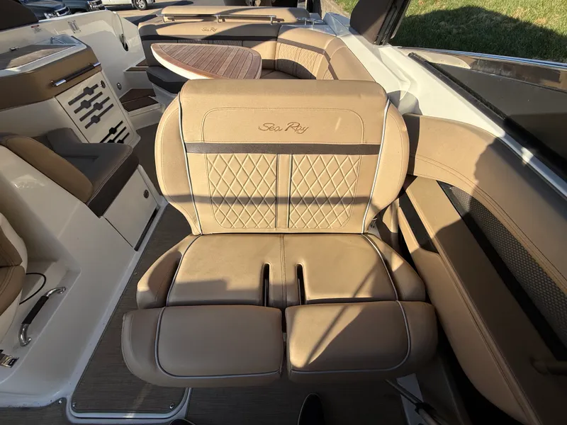 Slide: The Image of Sea Ray 310 SLX 2017 - 19