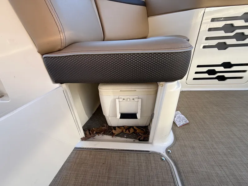 Slide: The Image of Sea Ray 310 SLX 2017 - 22