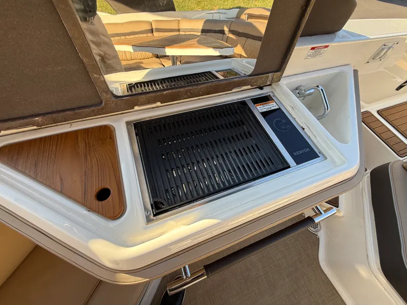 Slide: The Image of Sea Ray 310 SLX 2017 - 26