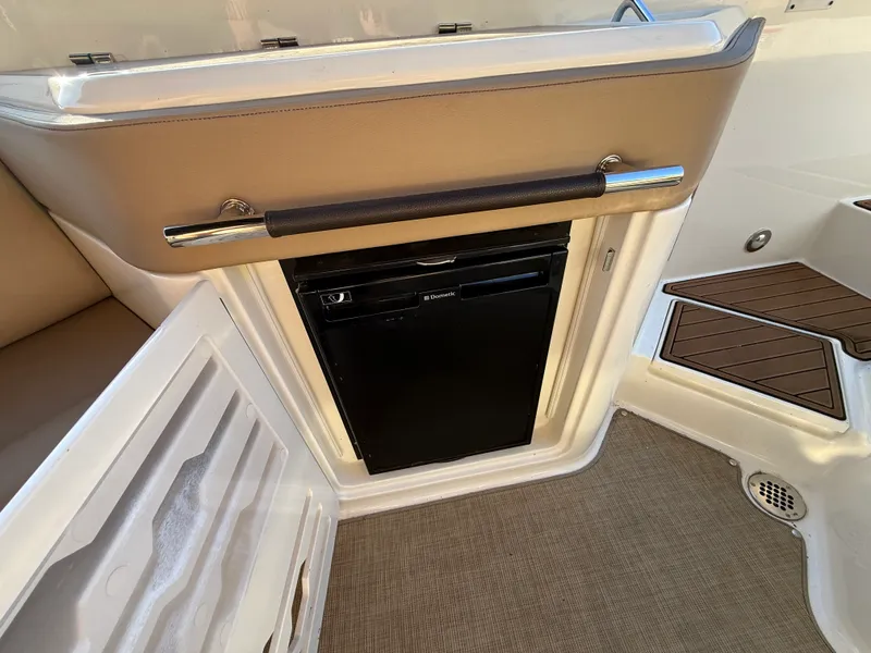 Slide: The Image of Sea Ray 310 SLX 2017 - 27