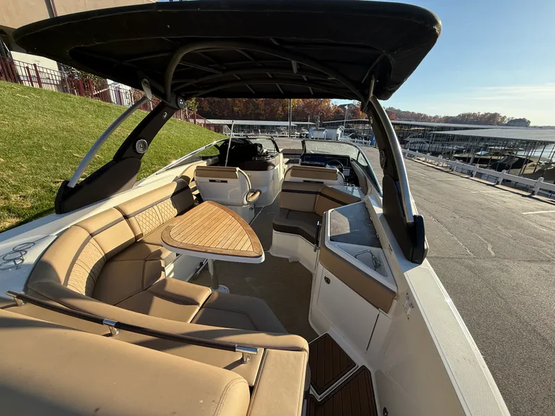 Slide: The Image of Sea Ray 310 SLX 2017 - 31