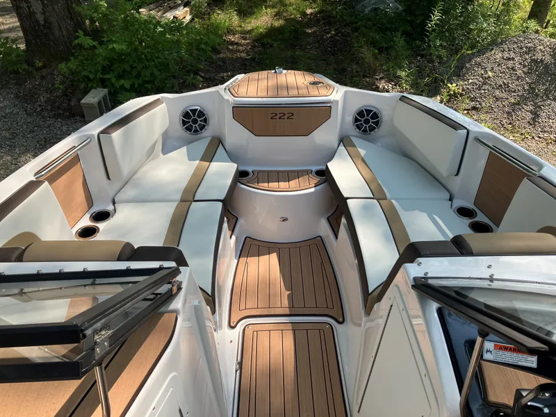 Slide: The Image of Yamaha 222SE 2023 - 2