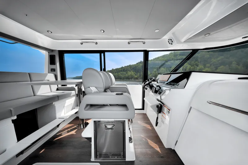 Slide: The Image of Cruisers Yachts 38 VTR EC 2026 - 10