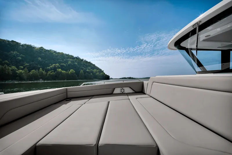 Slide: The Image of Cruisers Yachts 38 VTR EC 2026 - 24