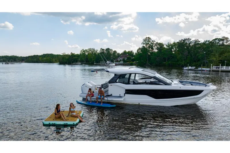 Slide: The Image of Galeon 375 GTO 2025 - 101