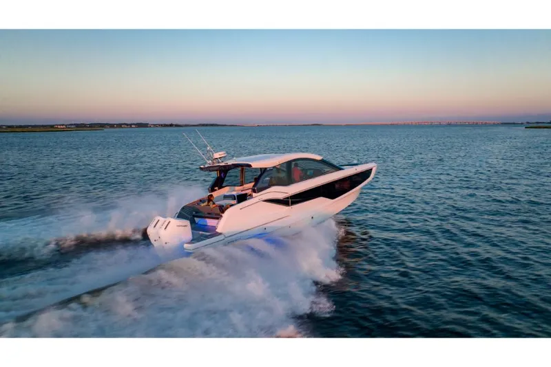 Slide: The Image of Galeon 375 GTO 2025 - 106