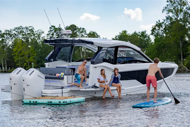 Slide: The Image of Galeon 375 GTO 2025 - 142