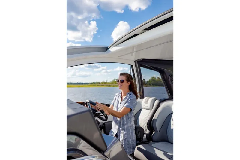 Slide: The Image of Galeon 375 GTO 2025 - 162