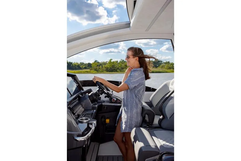 Slide: The Image of Galeon 375 GTO 2025 - 165