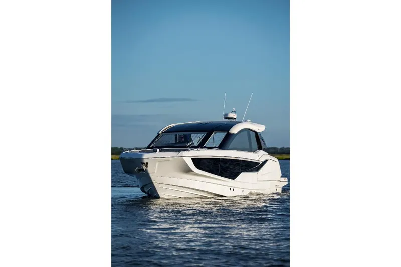 Slide: The Image of Galeon 375 GTO 2025 - 207