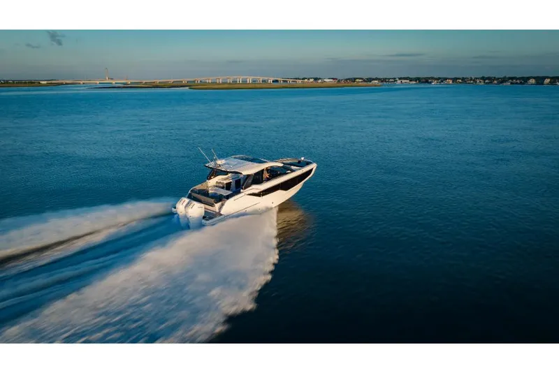 Slide: The Image of Galeon 375 GTO 2025 - 22