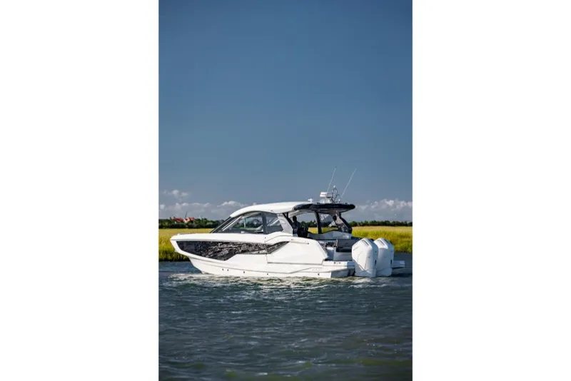 Slide: The Image of Galeon 375 GTO 2025 - 246