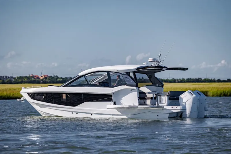 Slide: The Image of Galeon 375 GTO 2025 - 250