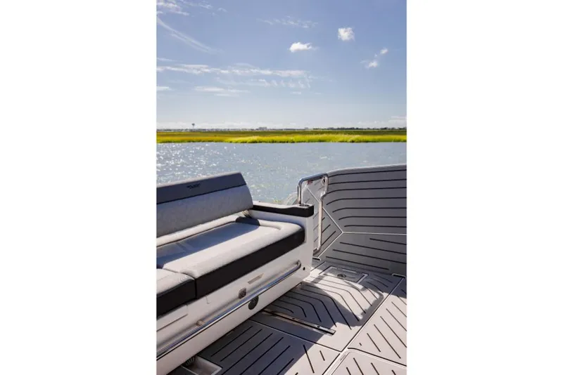 Slide: The Image of Galeon 375 GTO 2025 - 275