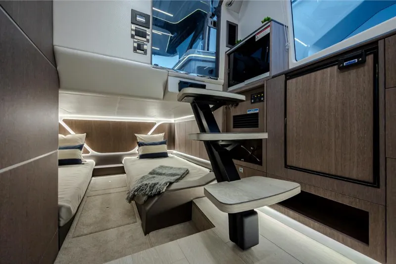 Slide: The Image of Galeon 375 GTO 2025 - 39