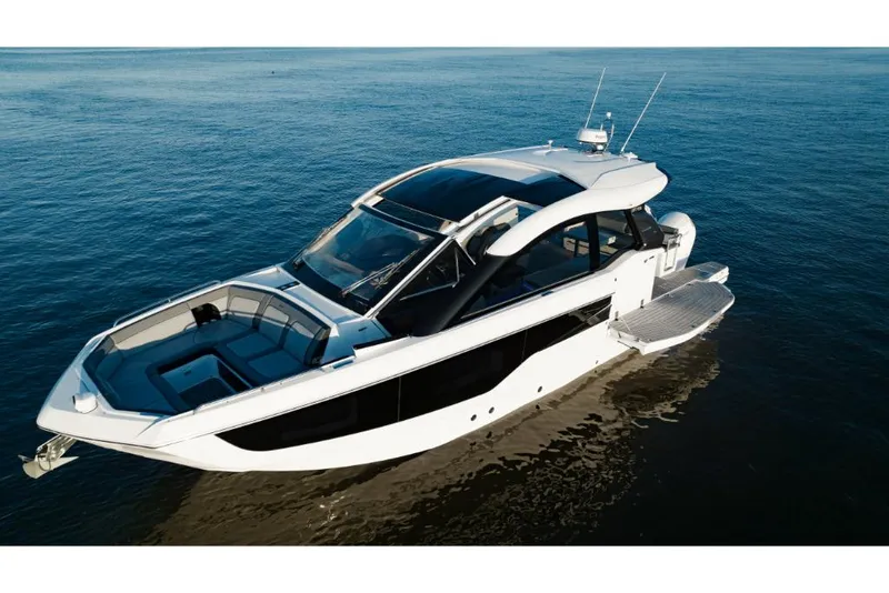 Slide: The Image of Galeon 375 GTO 2025 - 41