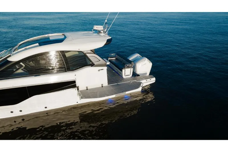 Slide: The Image of Galeon 375 GTO 2025 - 43