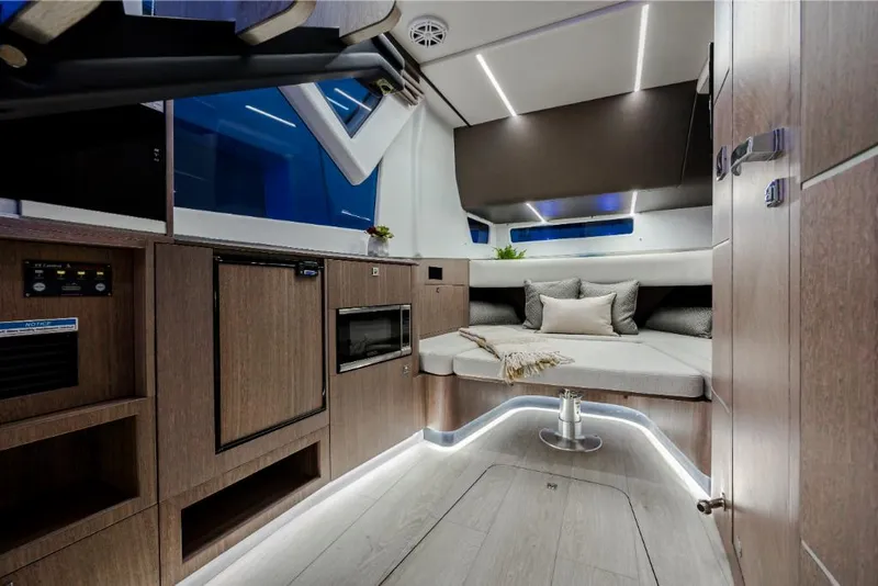 Slide: The Image of Galeon 375 GTO 2025 - 54