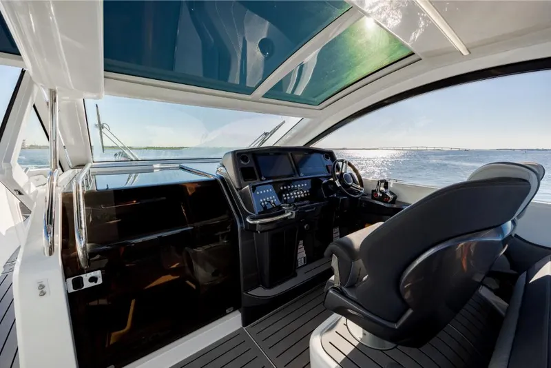 Slide: The Image of Galeon 375 GTO 2025 - 64