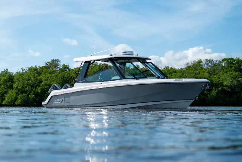 The Image of Boston Whaler 330 Vantage 2026 - 0