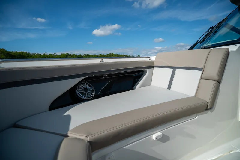Slide: The Image of Boston Whaler 330 Vantage 2026 - 24