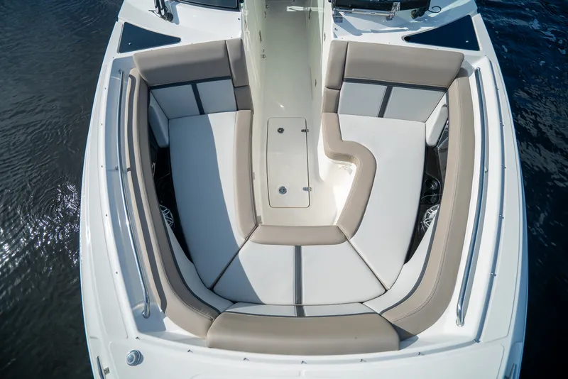 Slide: The Image of Boston Whaler 330 Vantage 2026 - 25