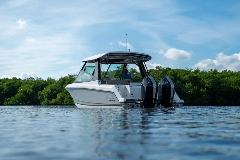 Slide: The Image of Boston Whaler 330 Vantage 2026 - 27