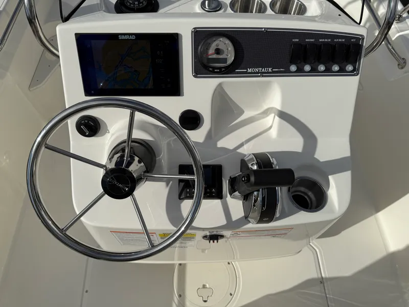 Slide: The Image of Boston Whaler 170 Montauk 2026 - 10