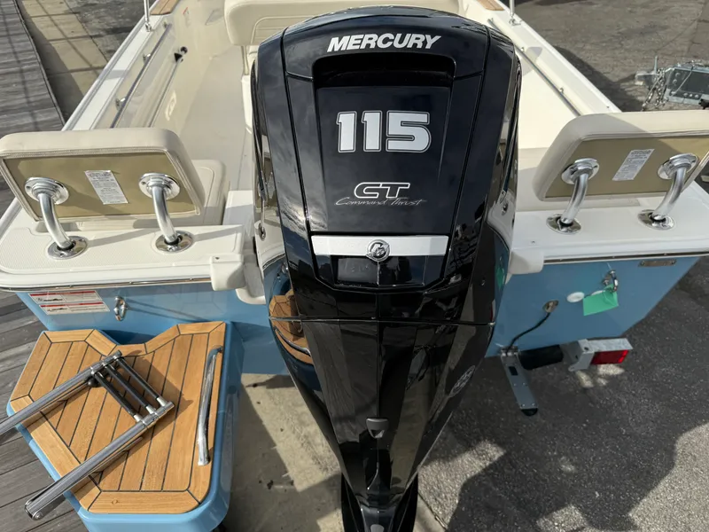Slide: The Image of Boston Whaler 170 Montauk 2026 - 5