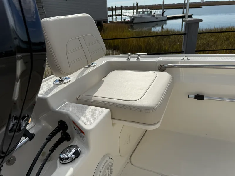 Slide: The Image of Boston Whaler 170 Montauk 2026 - 6